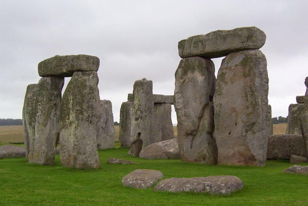 [Image: Stonehenge-near-Wiltshire-England-pic-9-...24x684.jpg]