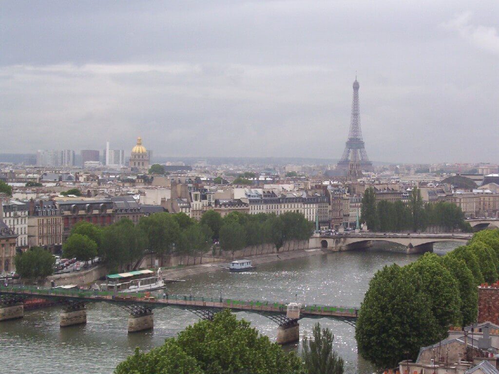 Paris downtown - hazy morning