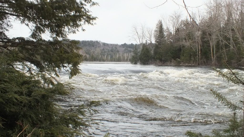 Oxtongue Lake control dam - flooding - April 20 2013