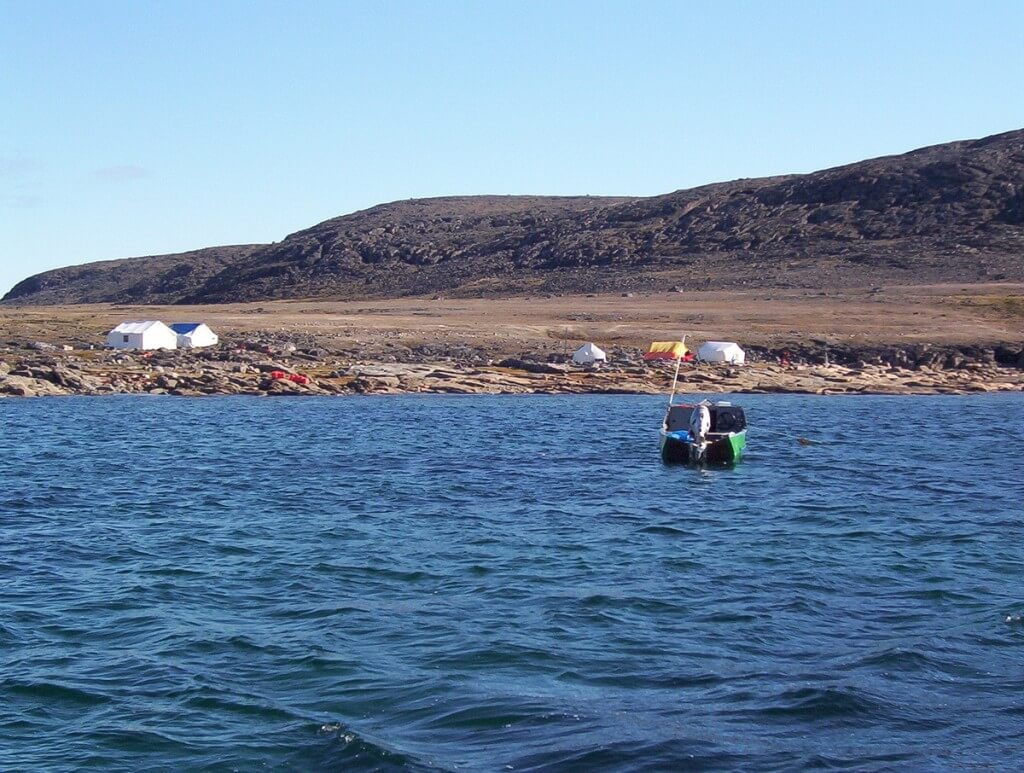 arctic shoreline off kekerten island - nunavut - canada
