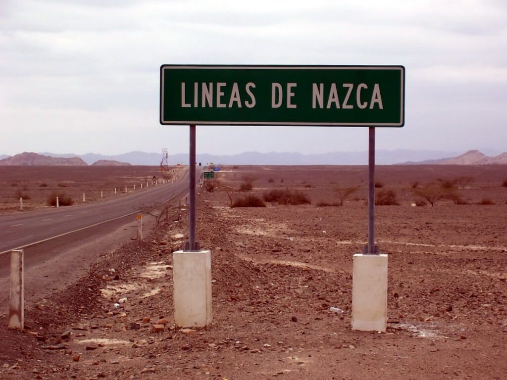 lineas de nazca sign - nazca desert - peru