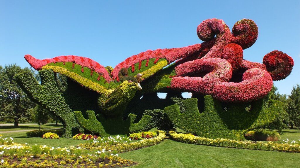 Planting plane trees to attract the Phoenix - Mosaiculture - Montreal Botancial Gardens