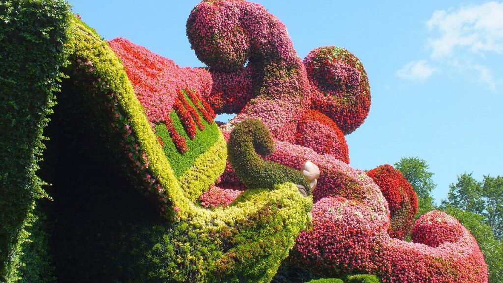 Planting plane trees to attract the Phoenix - (profile) - Mosaiculture - Montreal Botancial Gardens