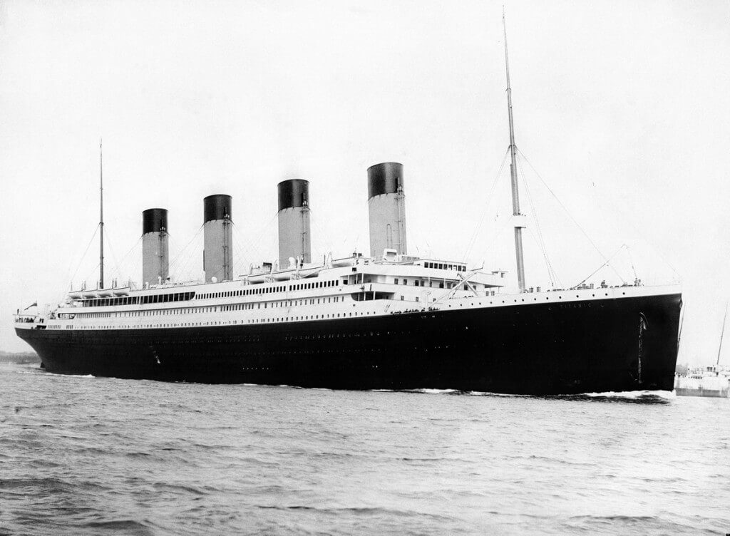 Rms Titanic under steam