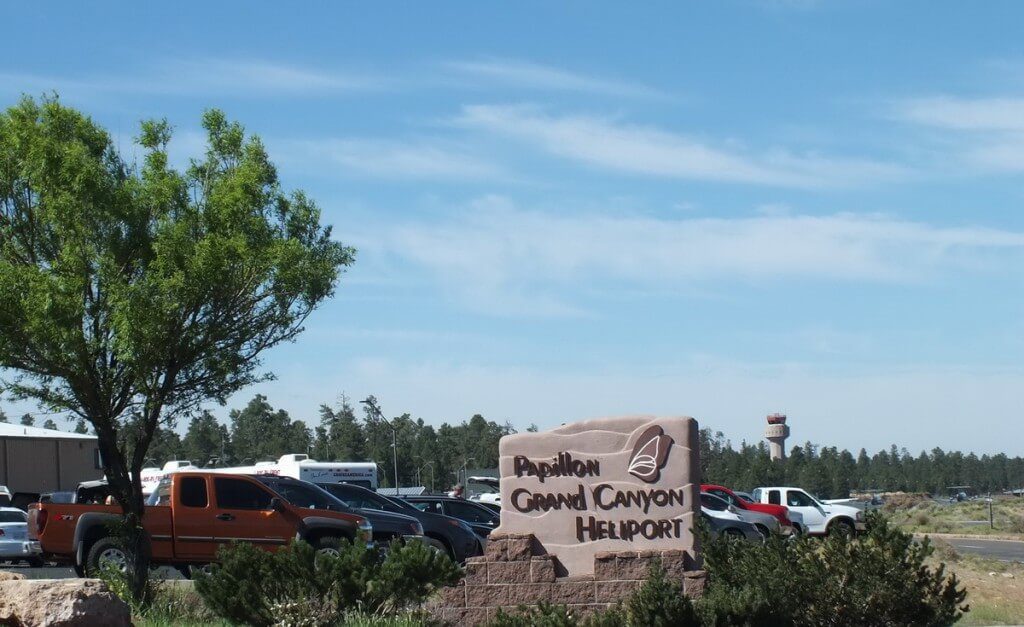 road-sign-papillon-grand-canyon-heliport-grand-canyon-2