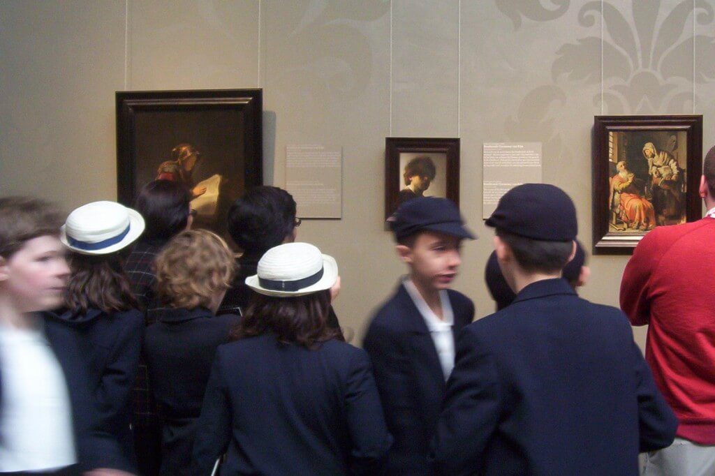 students looking at art - rijksmuseum - amsterdam