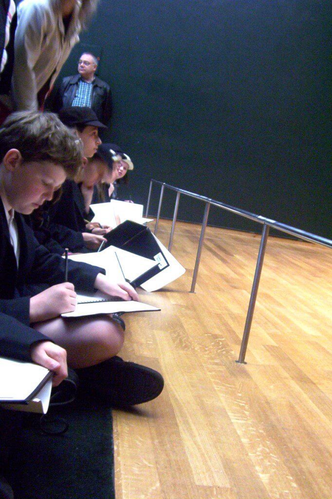 students sketch at rijksmuseum - amsterdam