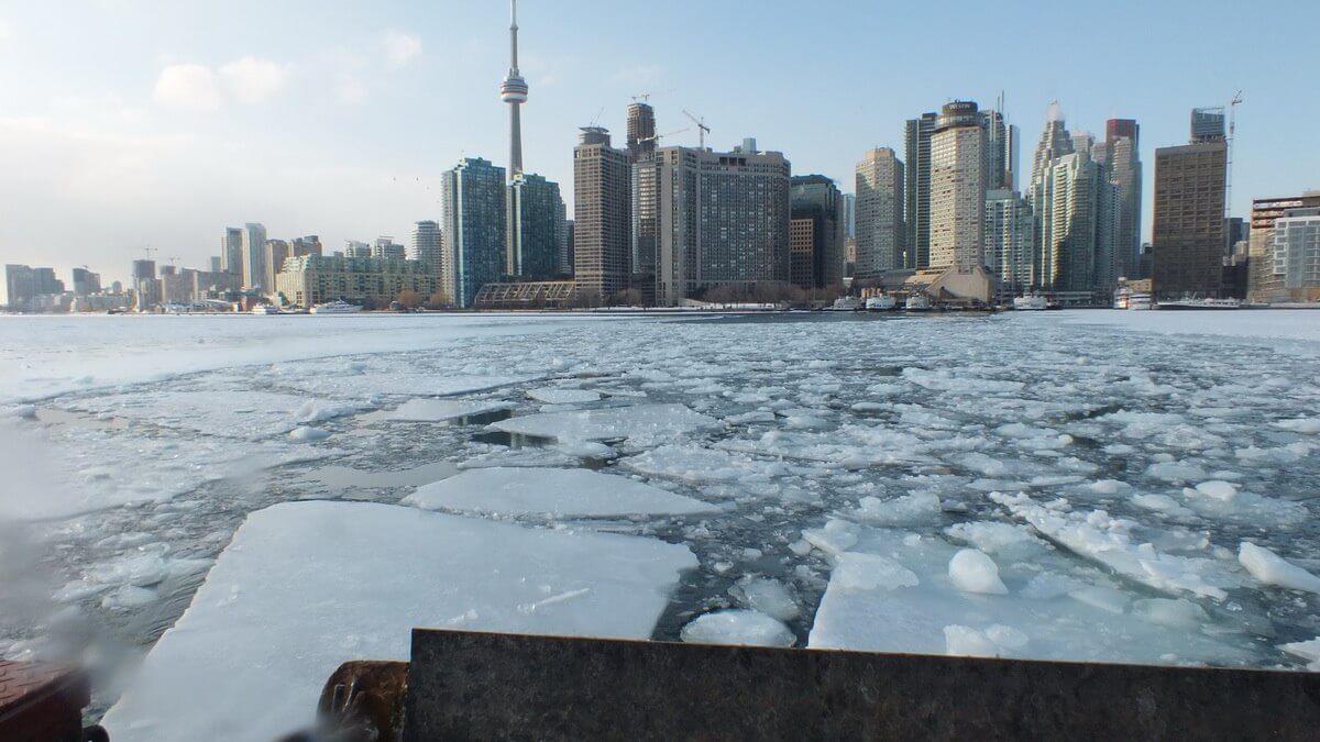 icy toronto harbour - ontario 6