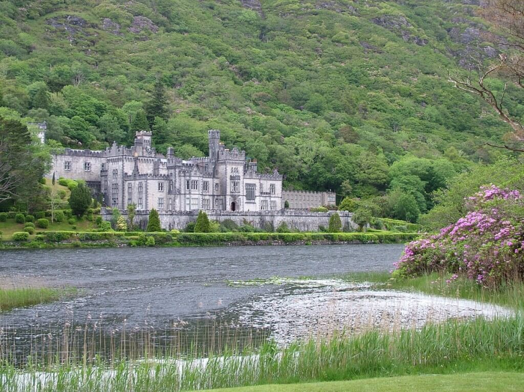 An image of Kylemore Abbey in County Galway, Ireland. Photography by Frame To Frame - Bob and Jean.
