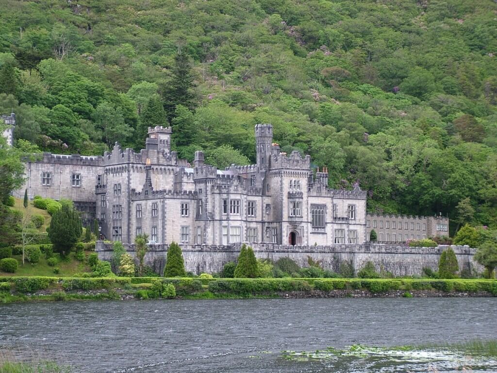 An image of Kylemore Abbey in County Galway, Ireland. Photography by Frame To Frame - Bob and Jean.