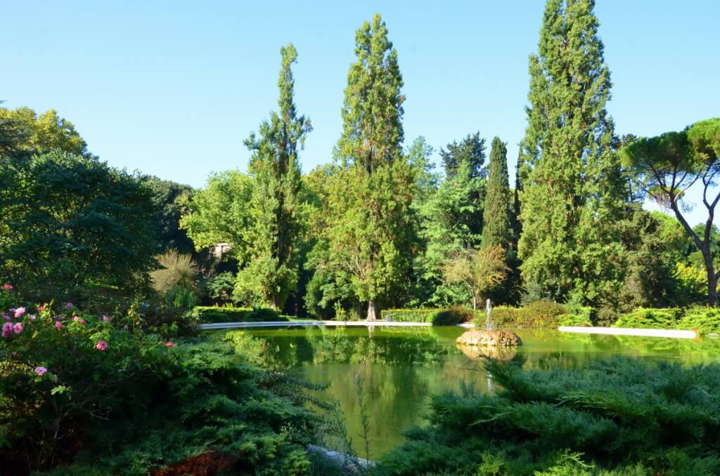 An image of a lake in Villa Borghese Park in Rome, Italy. Photography by Frame To Frame - Bob and Jean.