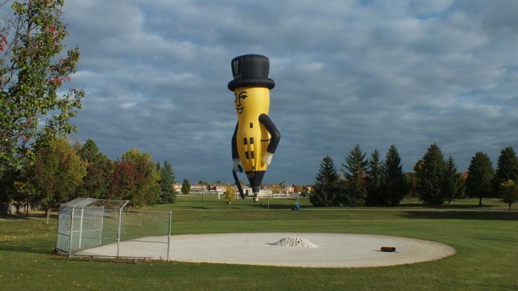 mr peanut hot air balloon in toronto, ontario