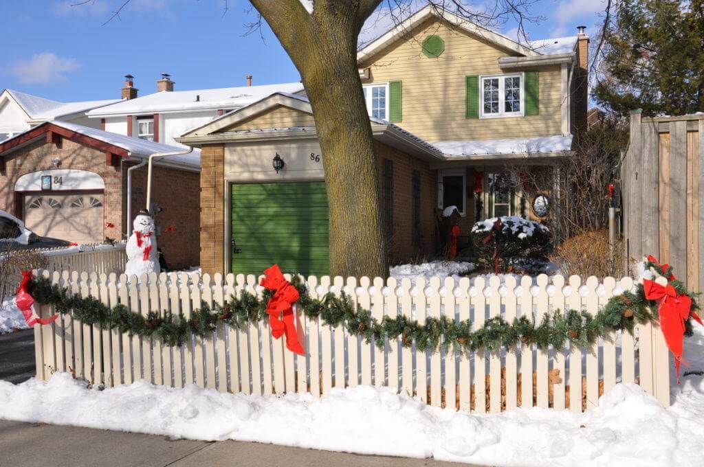 christmas-tree-lights-with-snowy-trim-toronto-ontario-canada-6
