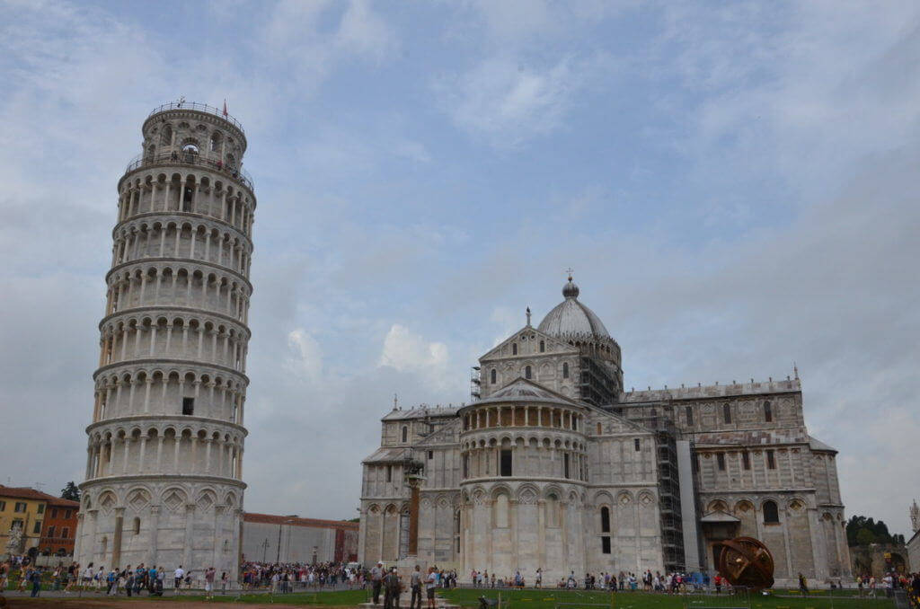 An image of the leaning tower of pisa standing beside the Pisa Cathedral in Tuscany, Italy. Photography by Frame To Frame - Bob and Jean.