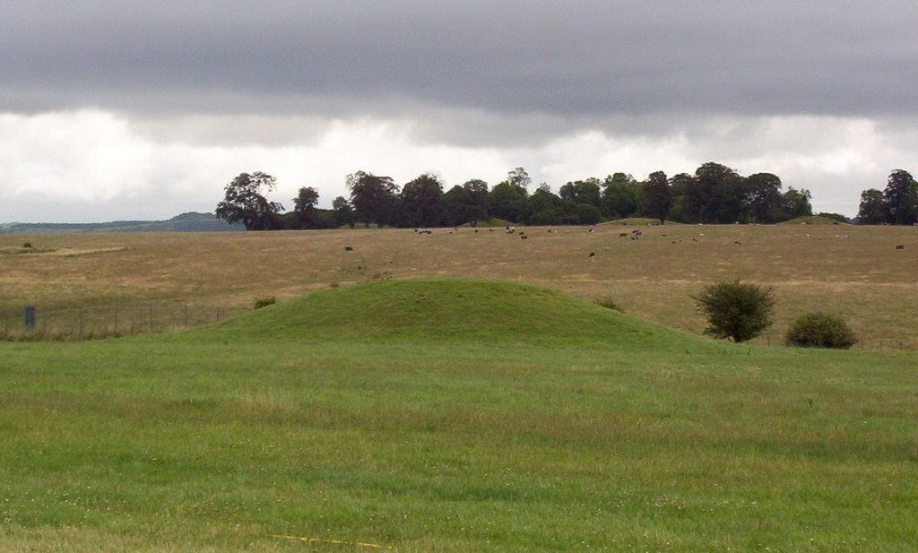 An image of a burial mound near Stonehenge in Wiltshire, England. Photography by Frame To Frame - Bob and Jean