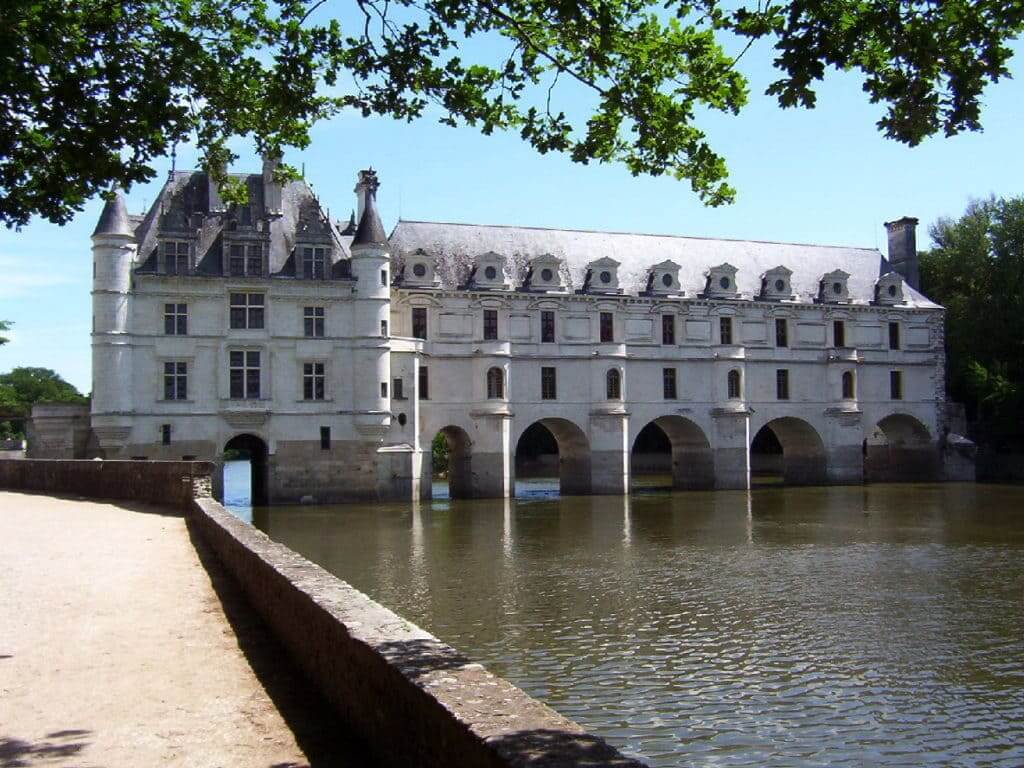 An image of Chateau de Chenonceau in the Loire Valley in France.