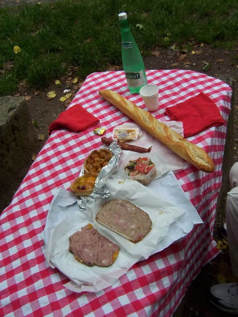 An image of a picnic lunch in France.