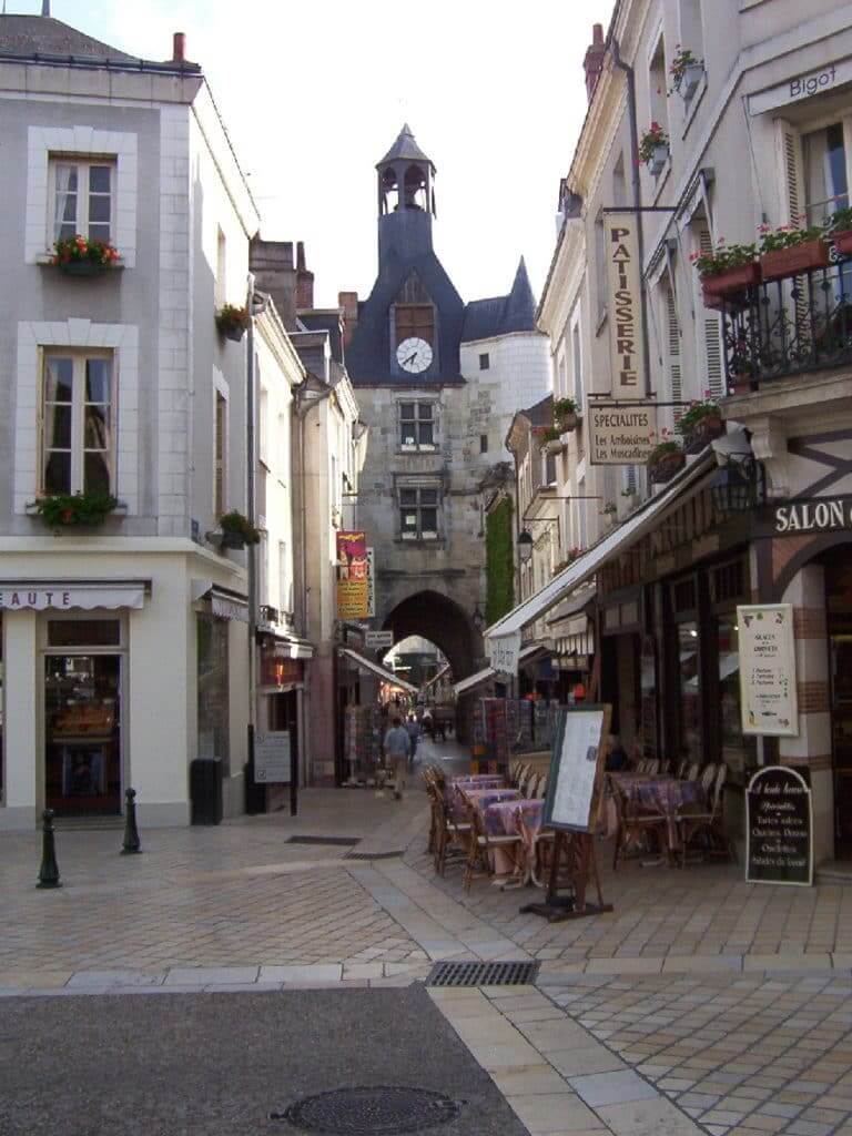 An image of a laneway in the town of Amboise in the Loire Valley in France.