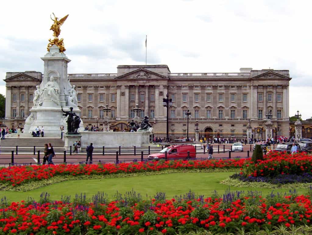 An image of Buckingham Palace in London, England.