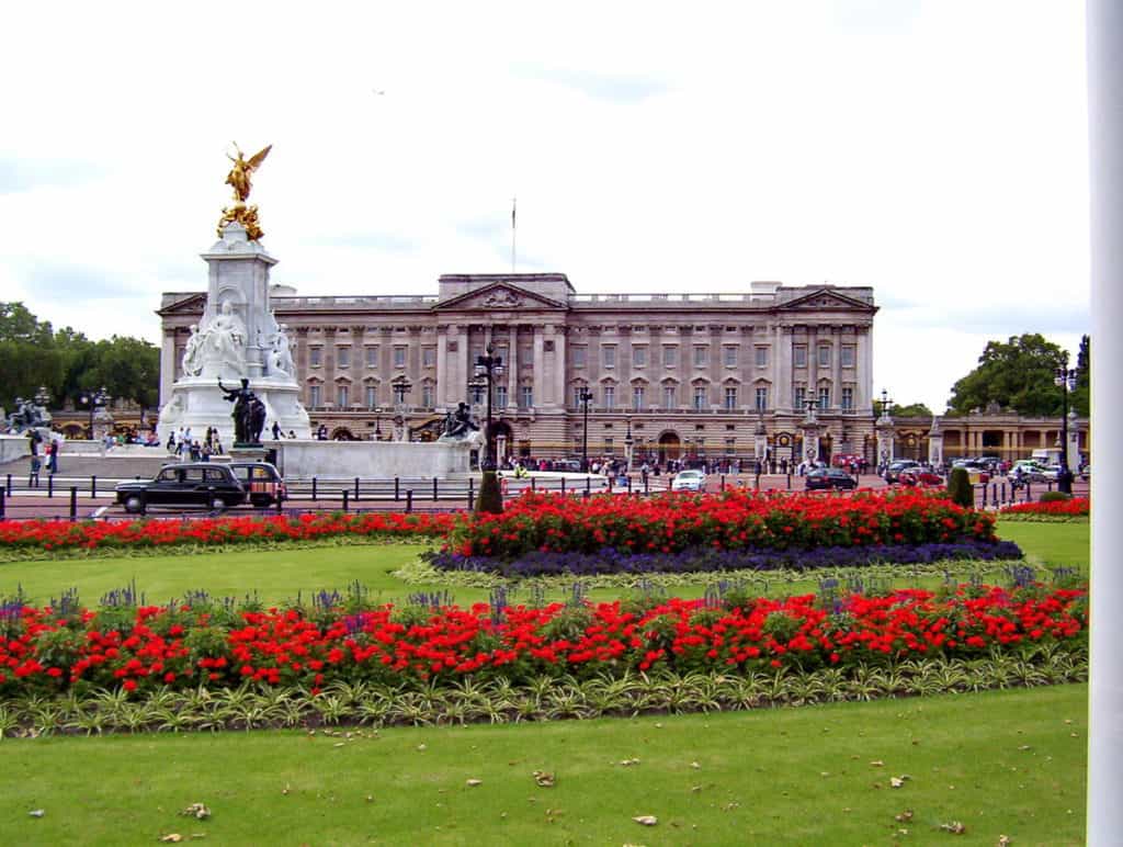 An image of Buckingham Palace in London, England.