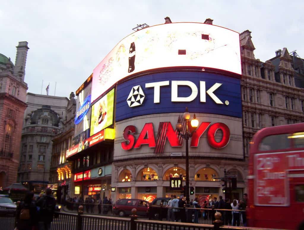 An image of Piccadilly Circus in London, England.