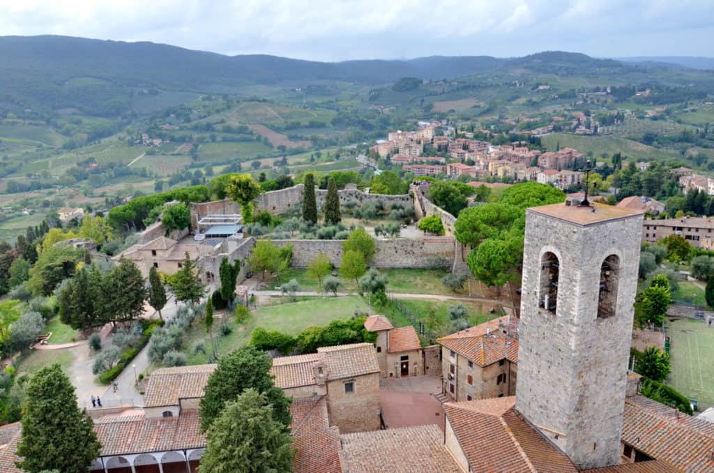 Image of the hills and buildings of San Gimignano, Italy.