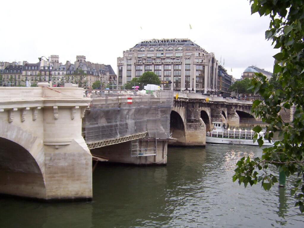 La Samaritaine and pont neuf, paris, france