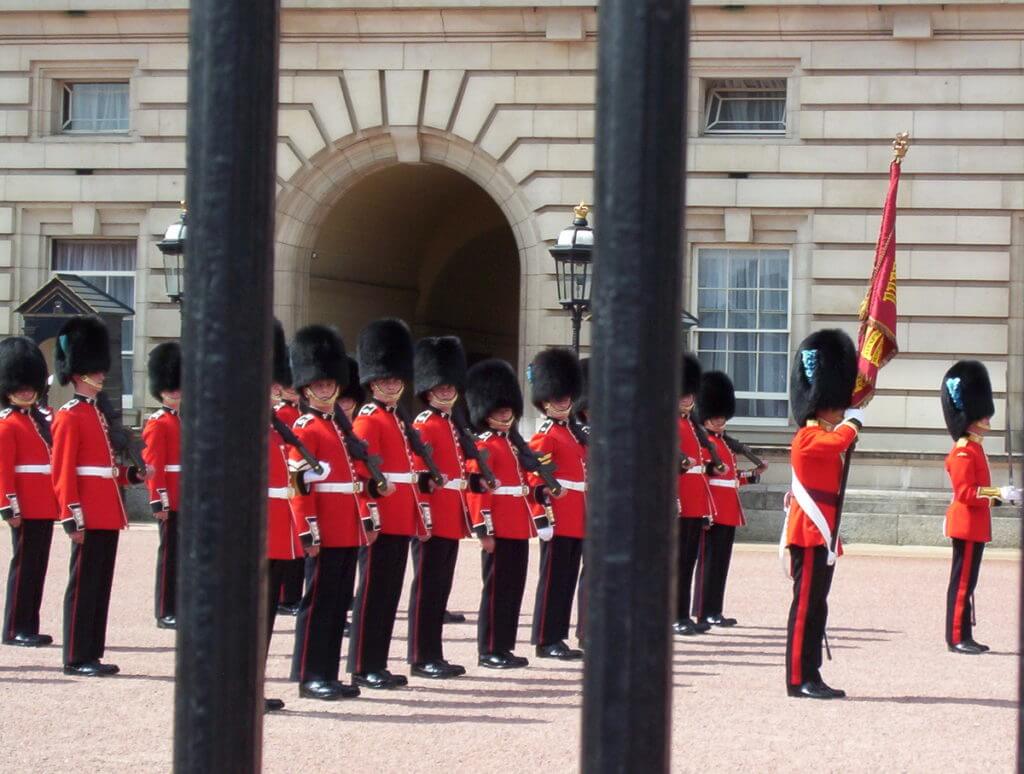 changing of the guard, buckingham palace, london, england
