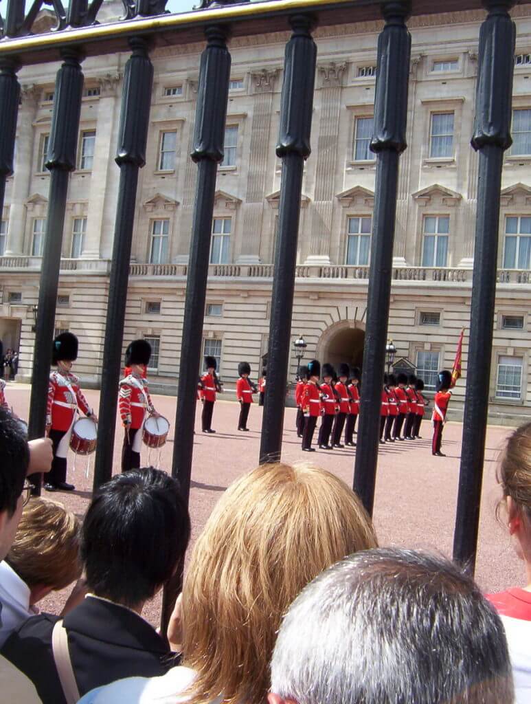 the forecourt, buckingham palace, london, england