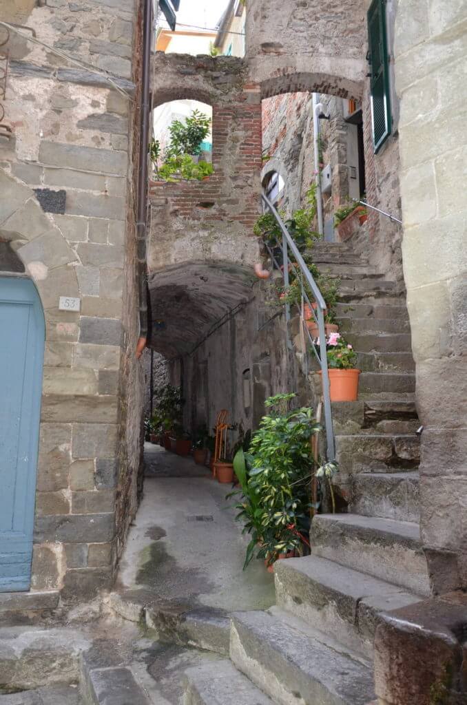 arched alley, corniglia, cinque terre, italy