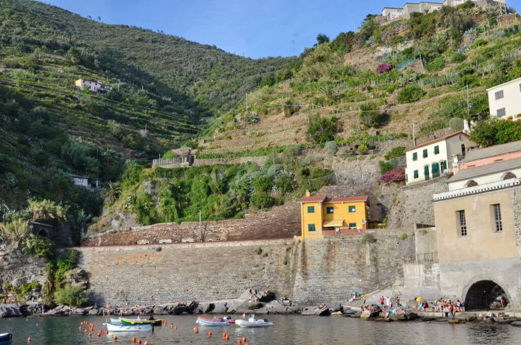 harbour scene, vernazza, cinque terre, italy