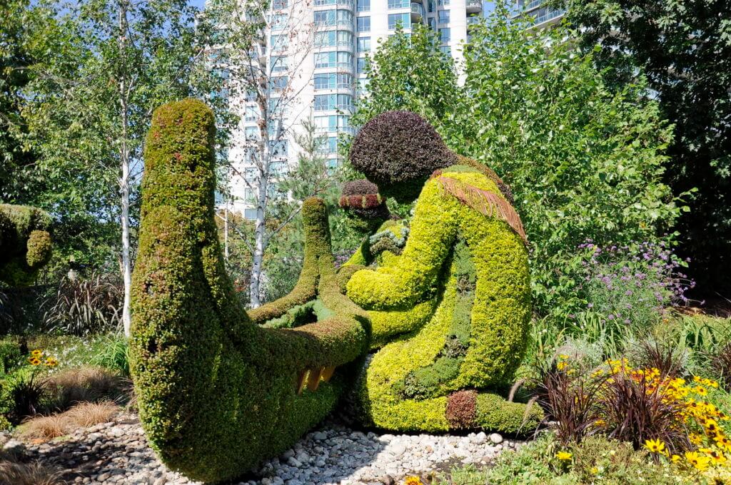 on the trail of algonquin people, canoe making, mosaiculture 2018, gatineau, quebec, canada