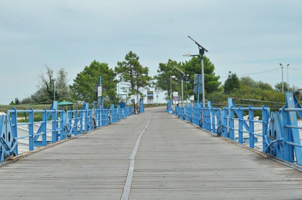 the pontoon of santa giulia, floating bridge, parco regionale veneto del delta del po, po river delta, italy