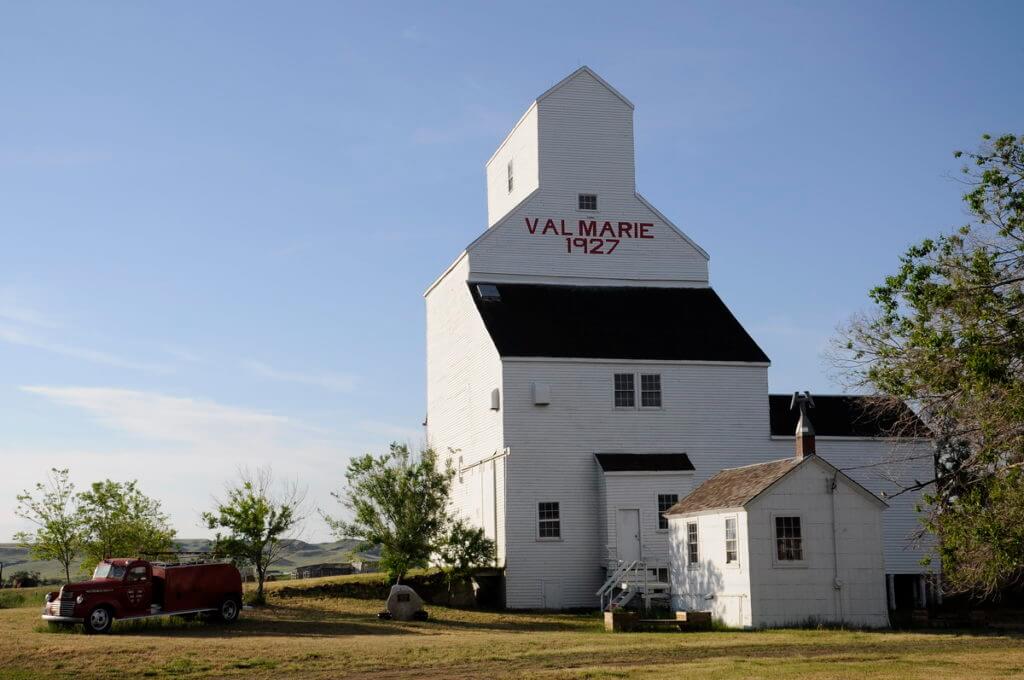 Image of the grain elevator in val marie, saskatchewan