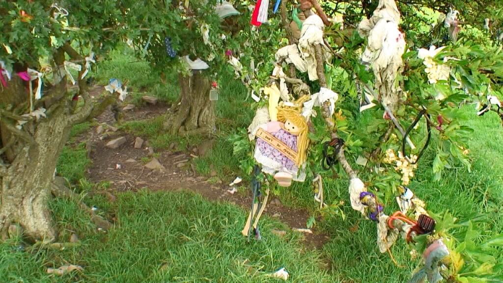 clotties, offerings, fairy tree of tara, ireland