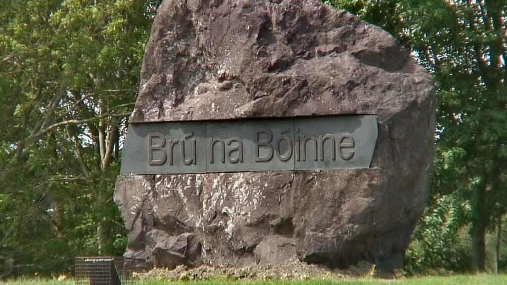 Brú na Bóinne sign, newgrange, county meath, ireland