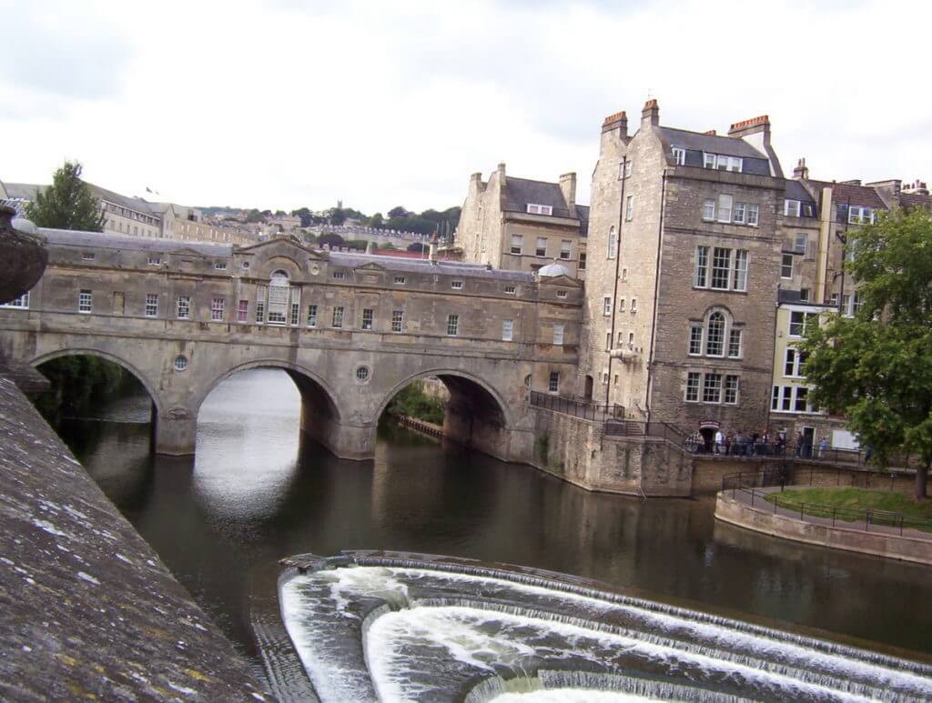 pulteney bridge and weir, avon river, bath, england