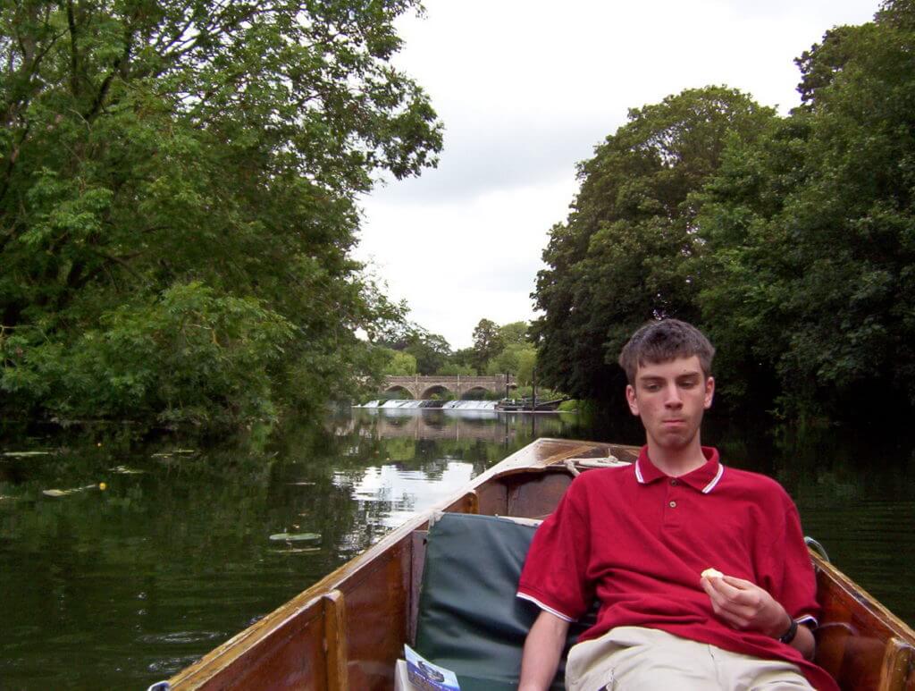 a punt approaching batheaston toll bridge, avon river, bath, england