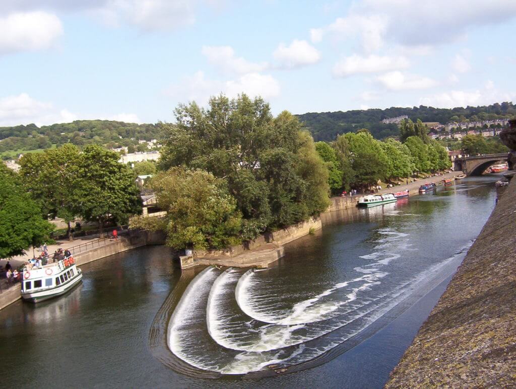 pulteney bridge weir, bath, england