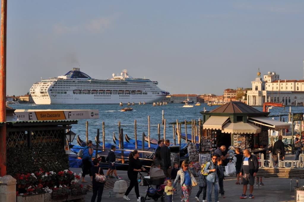 cruise ship, giudecca canal, venice, italy