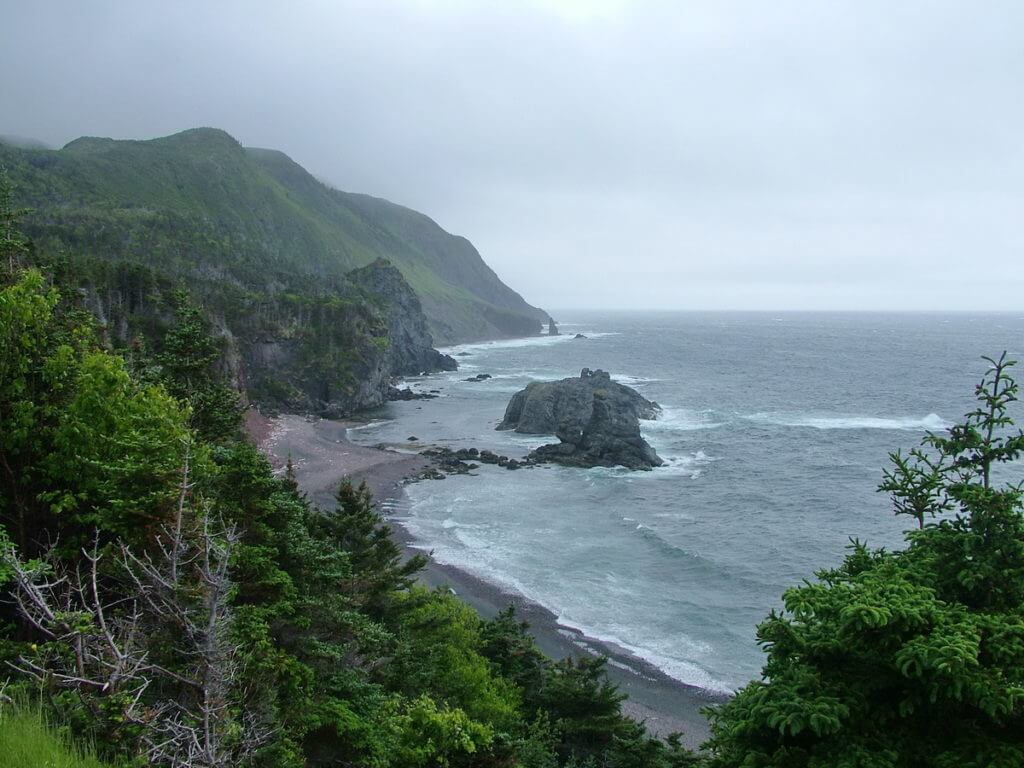 sea stacks in old man cove, green gardens trail, gros morne national park, newfoundland