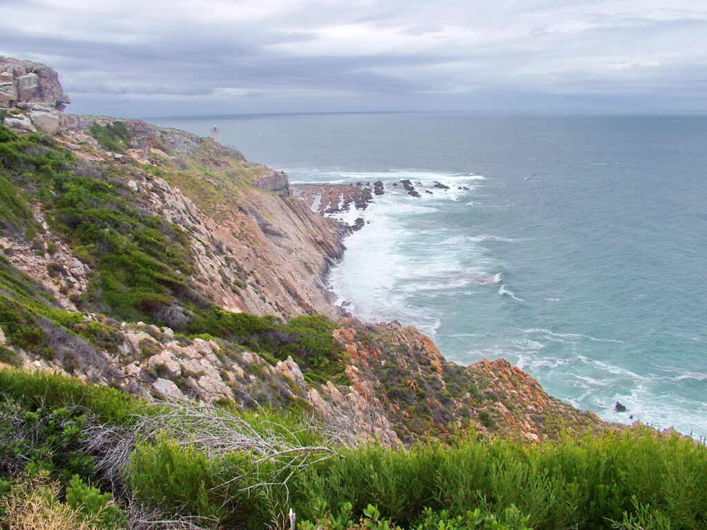 image of ocean cliffs, mossel bay, south africa
