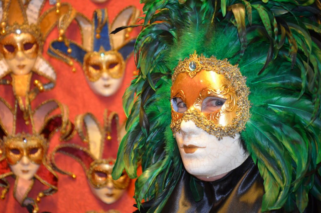 image of a lady in a volto mask, venice, italy