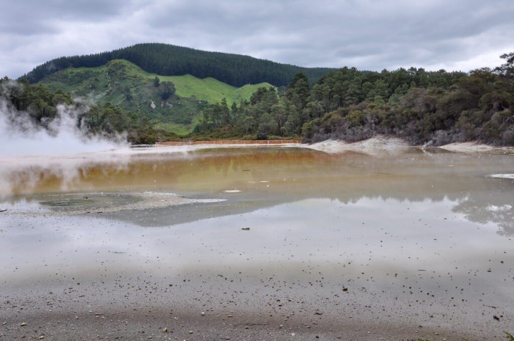 image of artist's palette, wai-o-tapu thermal wonderland, new zealand