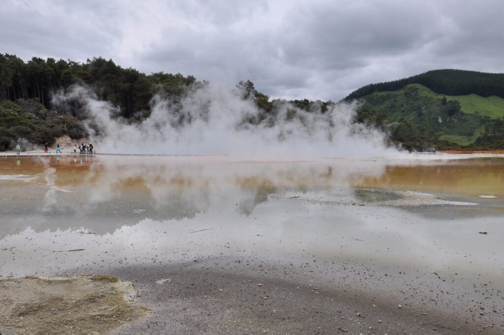 image of artist's palette, wai-o-tapu thermal wonderland, new zealand