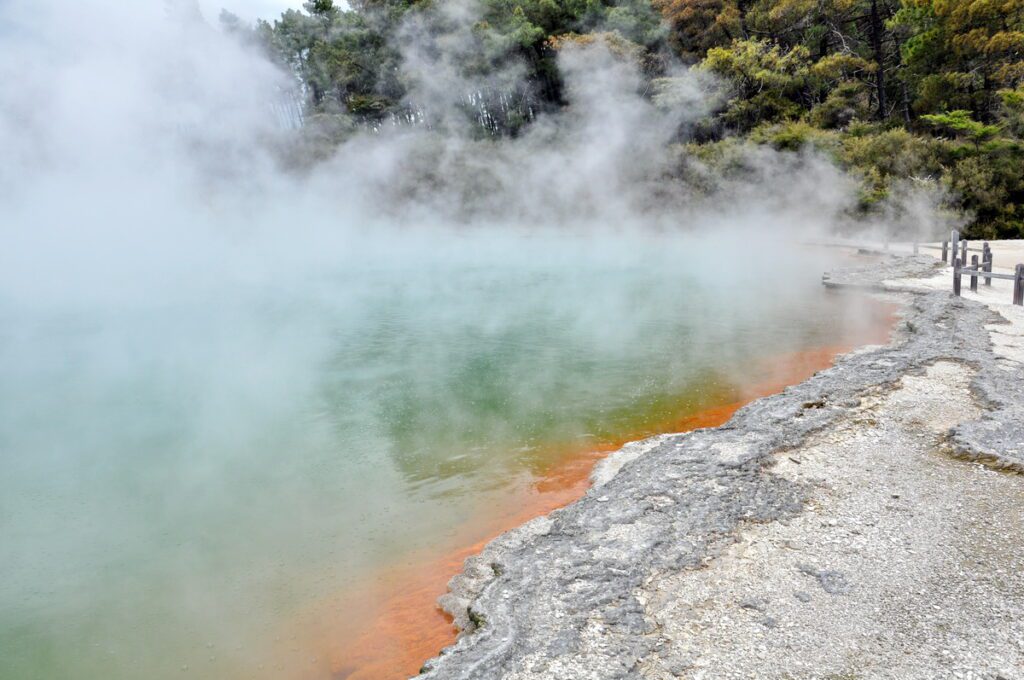 image of champagne pool, wai-o-tapu thermal wonderland, new zealand