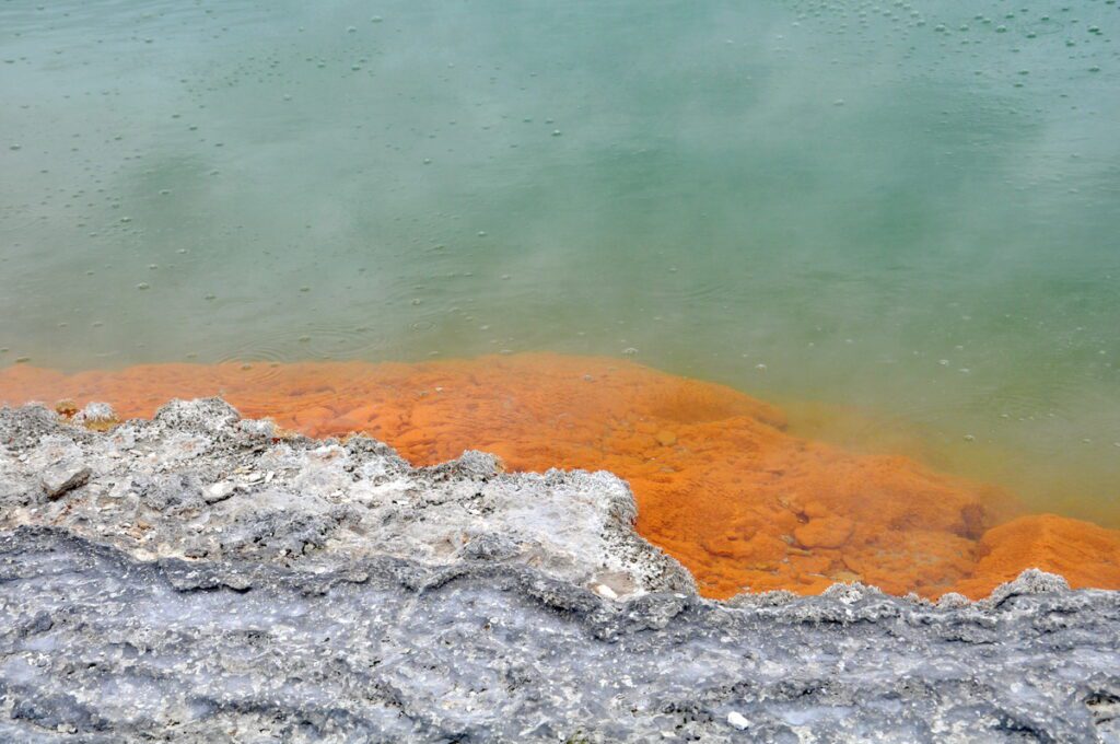 image of champagne pool, wai-o-tapu thermal wonderland, new zealand