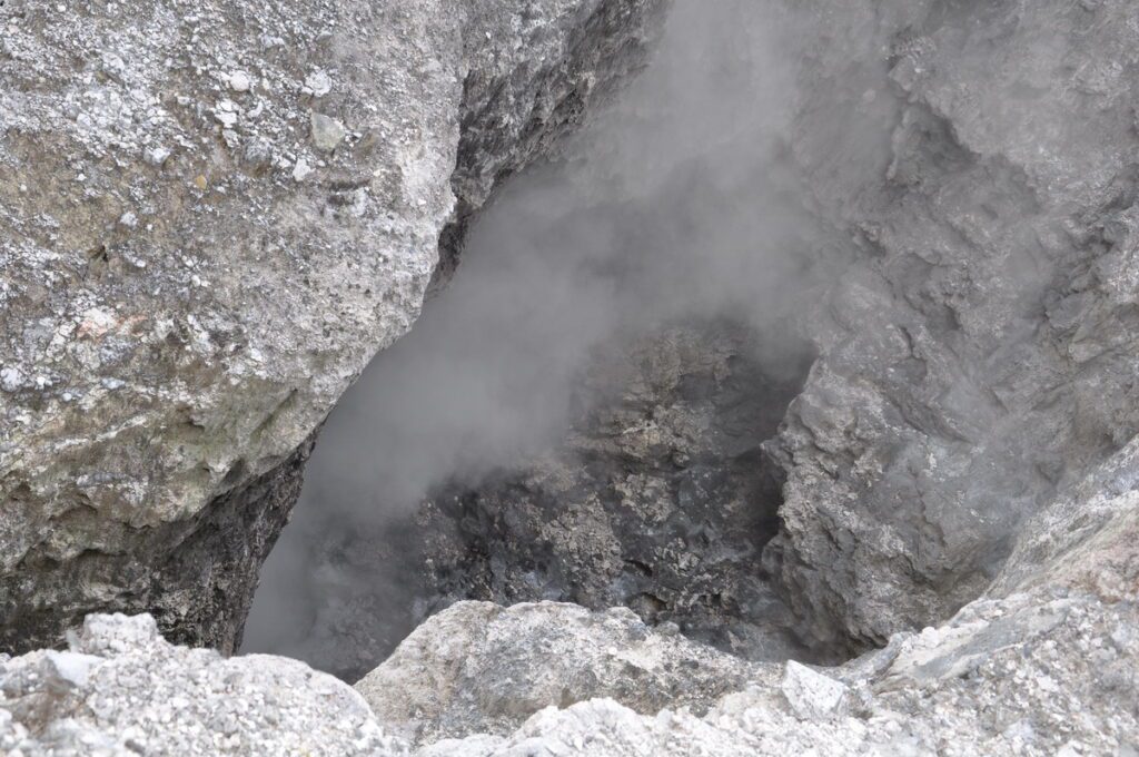 image of inferno crater, wai-o-tapu thermal wonderland, new zealand 