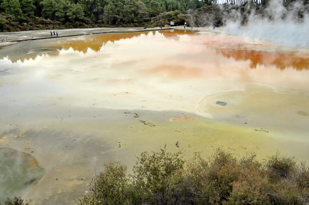 image of artist's palette, wai-o-tapu thermal wonderland, new zealand