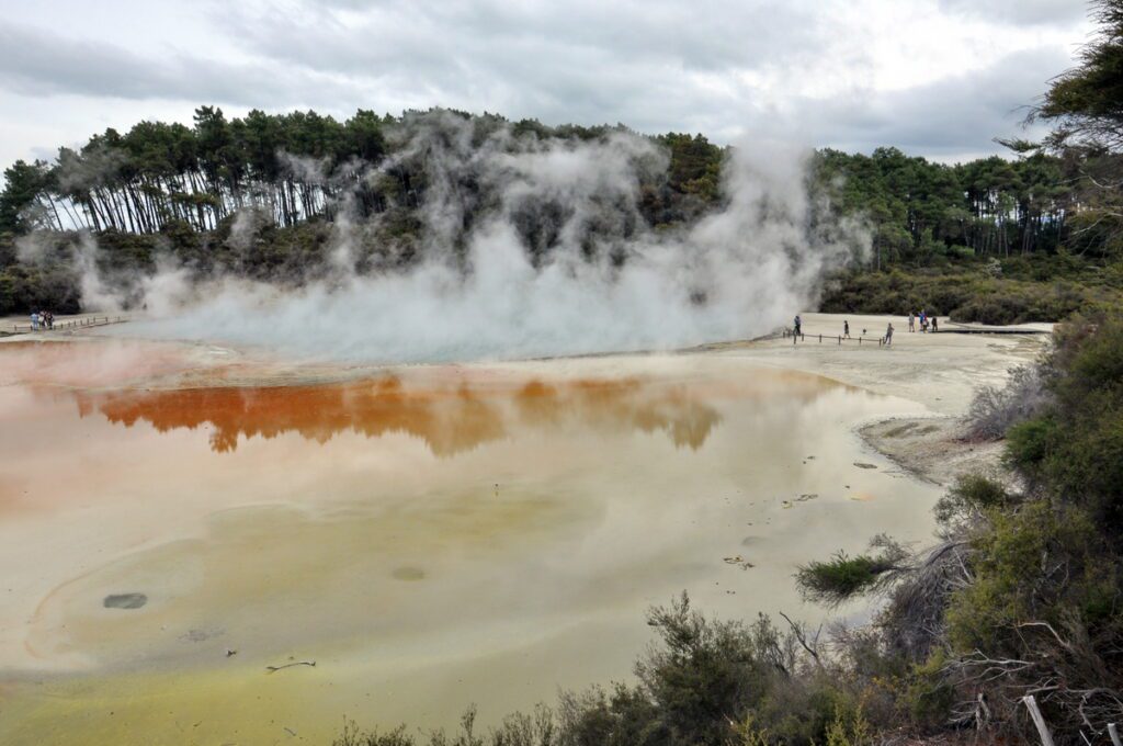 image of artist's palette and champagne pool, wai-o-tapu thermal wonderland, new zealand
